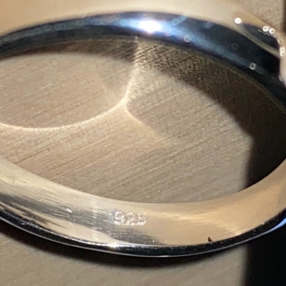 SALE! Adorable Dichroic Glass Sea turtle set in 925 Sterling Silver (SIZE 8.5) - Picture 7 of 8